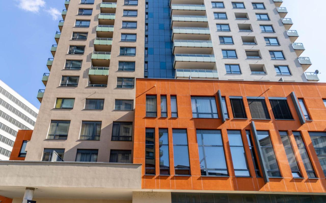 Апартаменти Moderny Byt V Sirsom Centre Братислава Екстер'єр фото