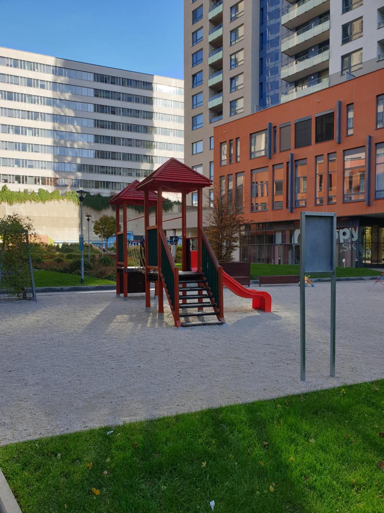Апартаменти Moderny Byt V Sirsom Centre Братислава Екстер'єр фото